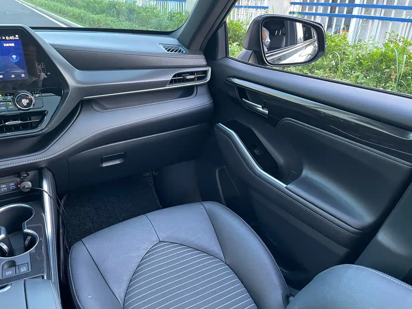 Toyota Crown Kluger 2023 2.5L HEV AWD Premium Edition фото 14