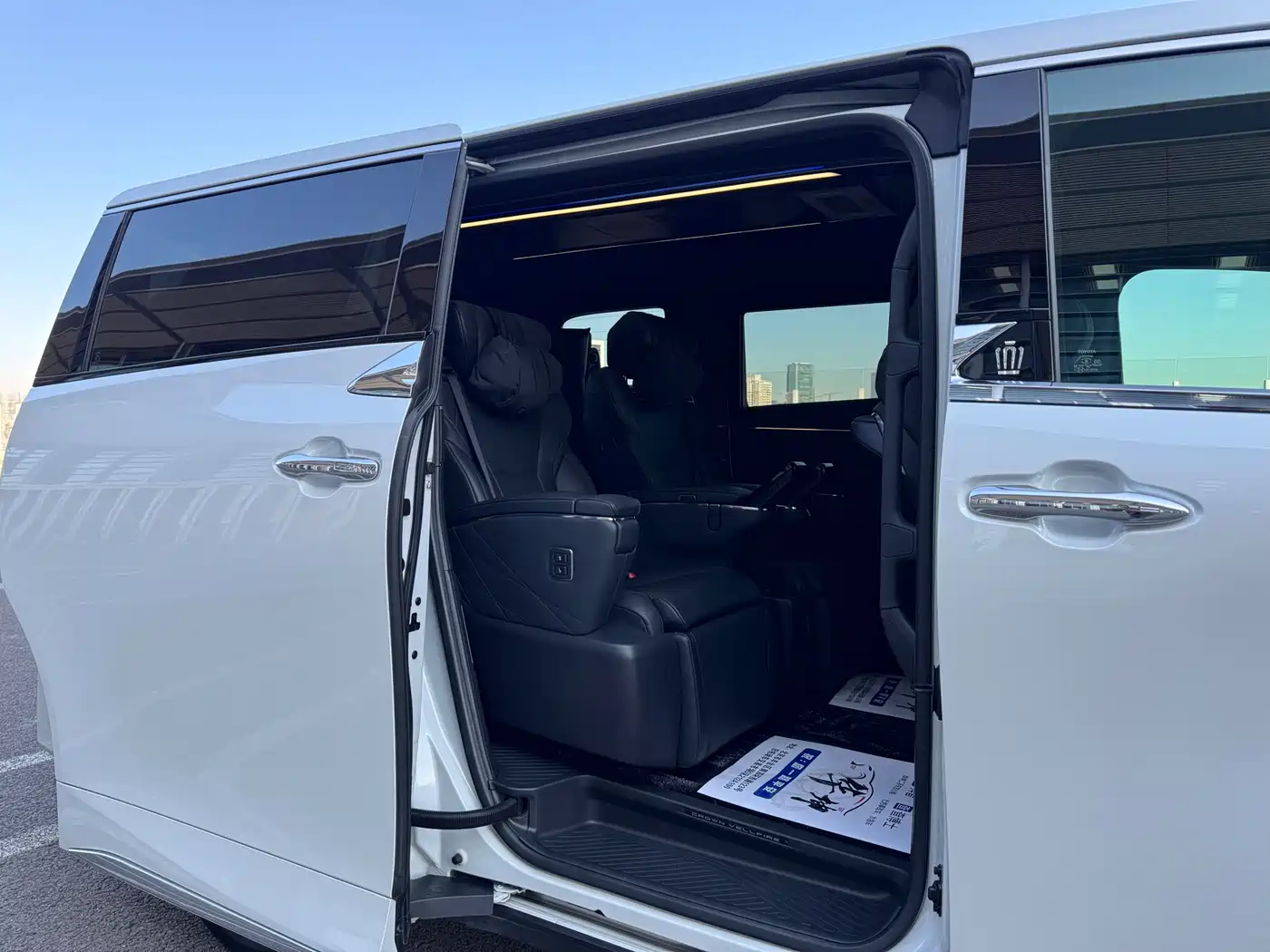 Toyota Vellfire 2024 Crown Hybrid 2.5L Executive Premium Edition фото 26
