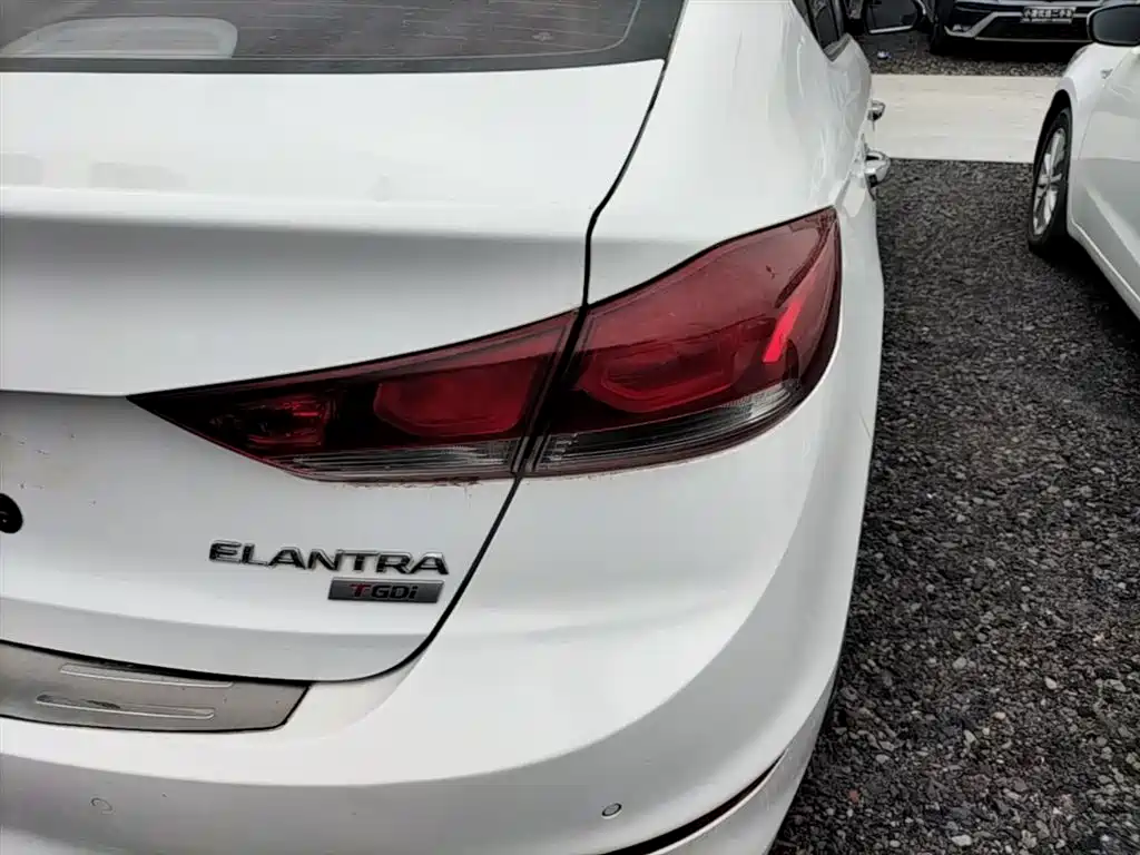 Hyundai Elantra 2016 1.4T DCT Dynamic·Vitality фото 8
