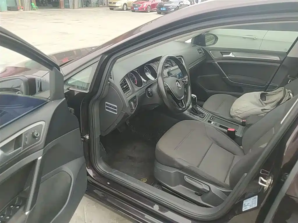 Volkswagen Golf 2016 230TSI Automatic Comfort фото 16