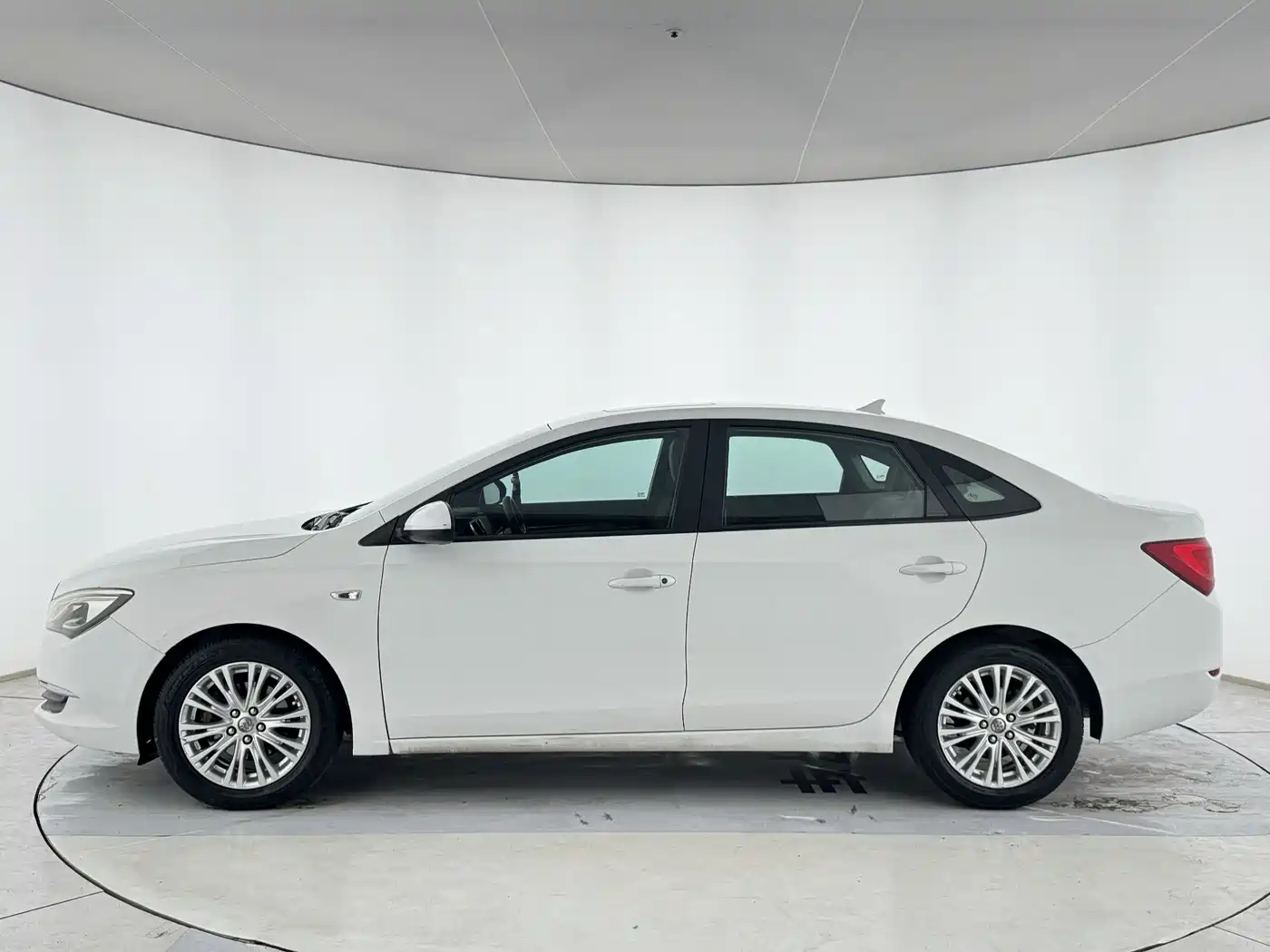 Buick Excelle 2017 15N Automatic Elite фото 3