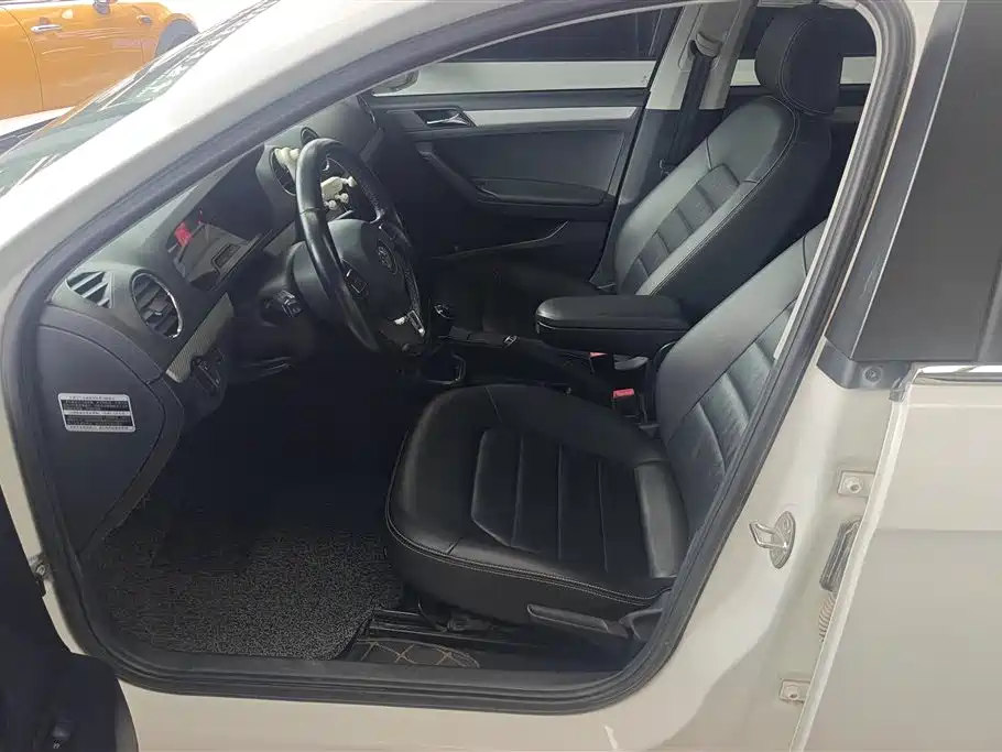 Volkswagen Jetta 2015 1.4L Manual Comfort фото 9