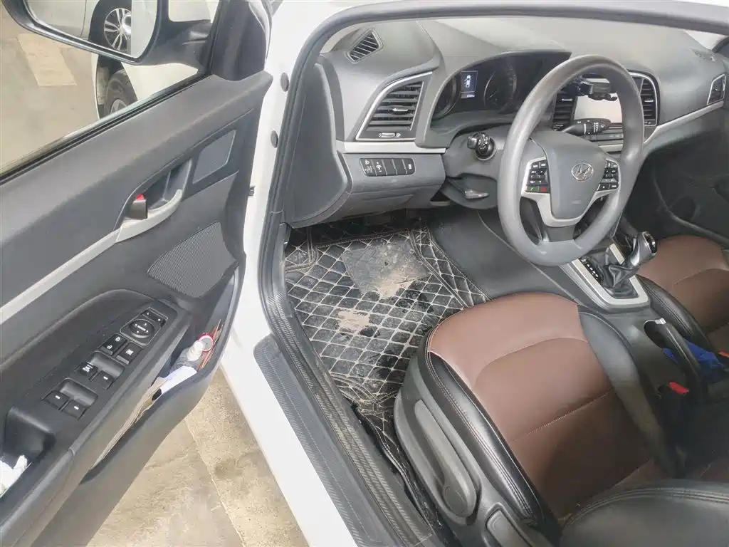 Hyundai Elantra 2016 Model 1.6L Automatic Smart Elite фото 14