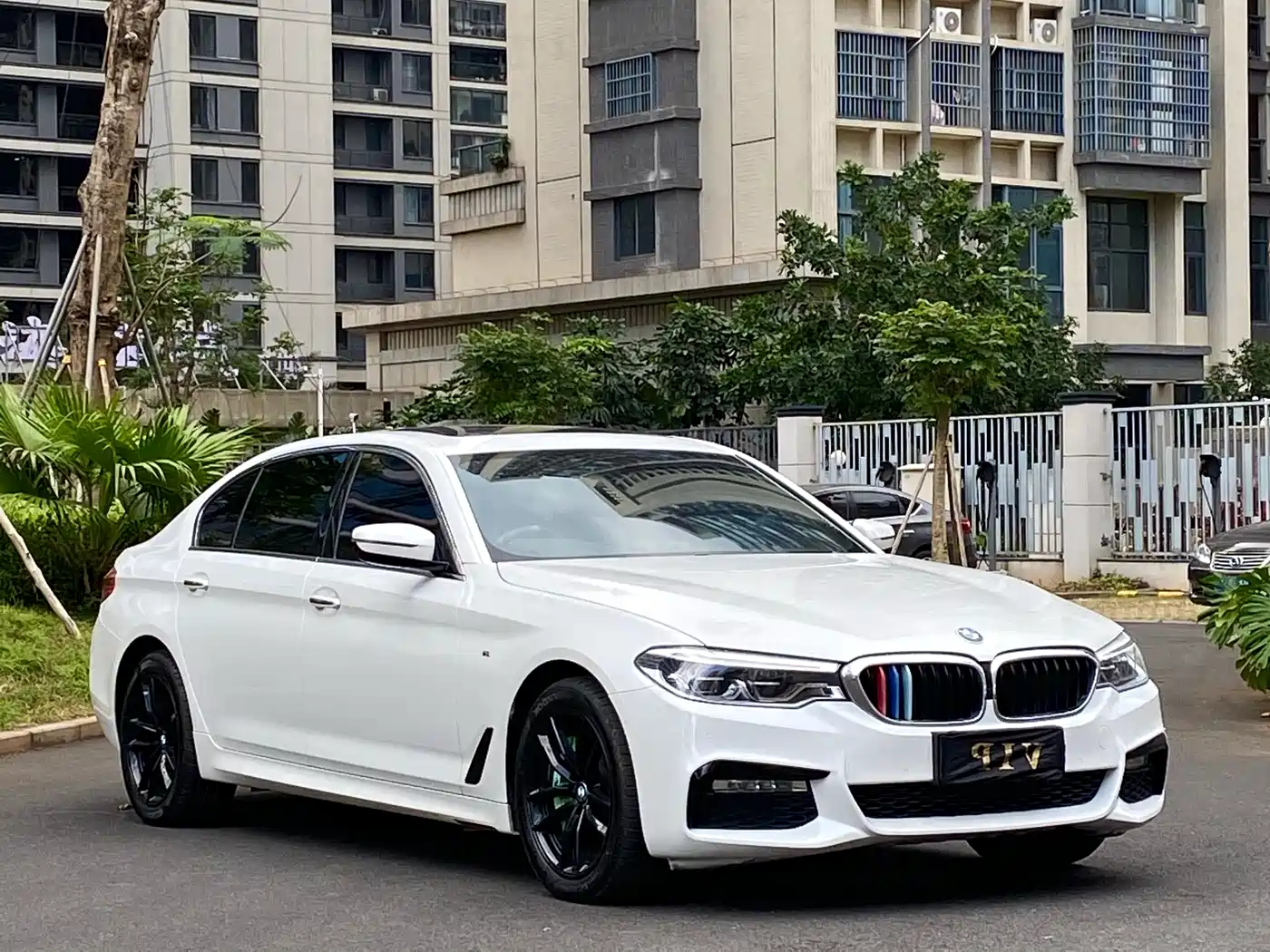 BMW 5 Series 2018 525Li M Sport Package фото 3