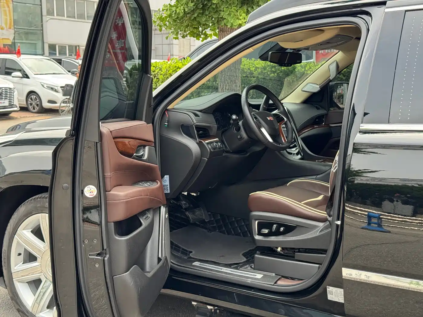 Cadillac Escalade 2017 6.2L ESV Platinum Extended фото 12