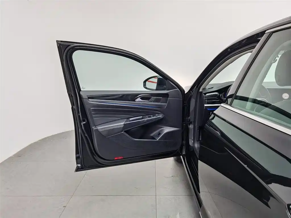Volkswagen Passat 2023 Facelift 380TSI Luxury Edition фото 8