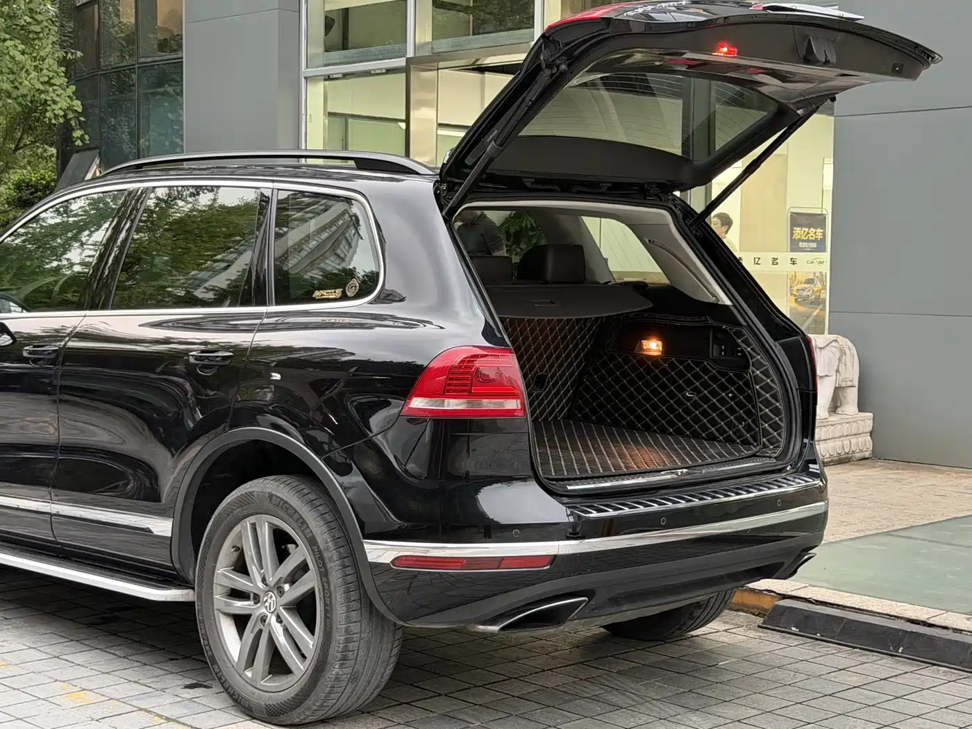 Volkswagen Touareg 2018 2017 3.0TSI Explorer Edition