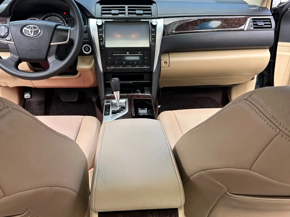 Фото 17 - Toyota Camry