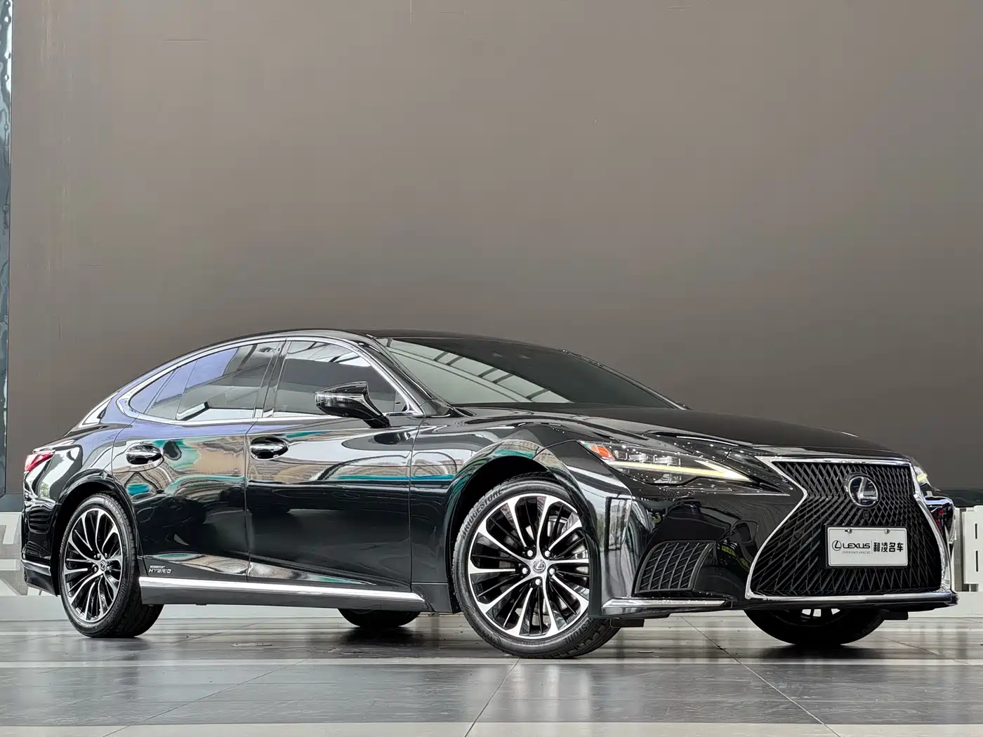 Lexus LS 2021 500h Executive Edition фото 3
