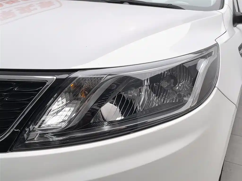 Kia K2 2012 Sedan 1.6L AT Premium Commemorative Edition фото 7