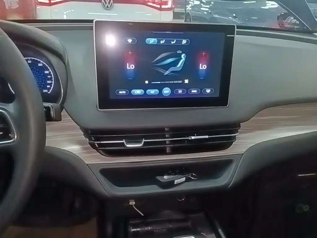 Hongqi E-QM5 2023 560km PLUS фото 13
