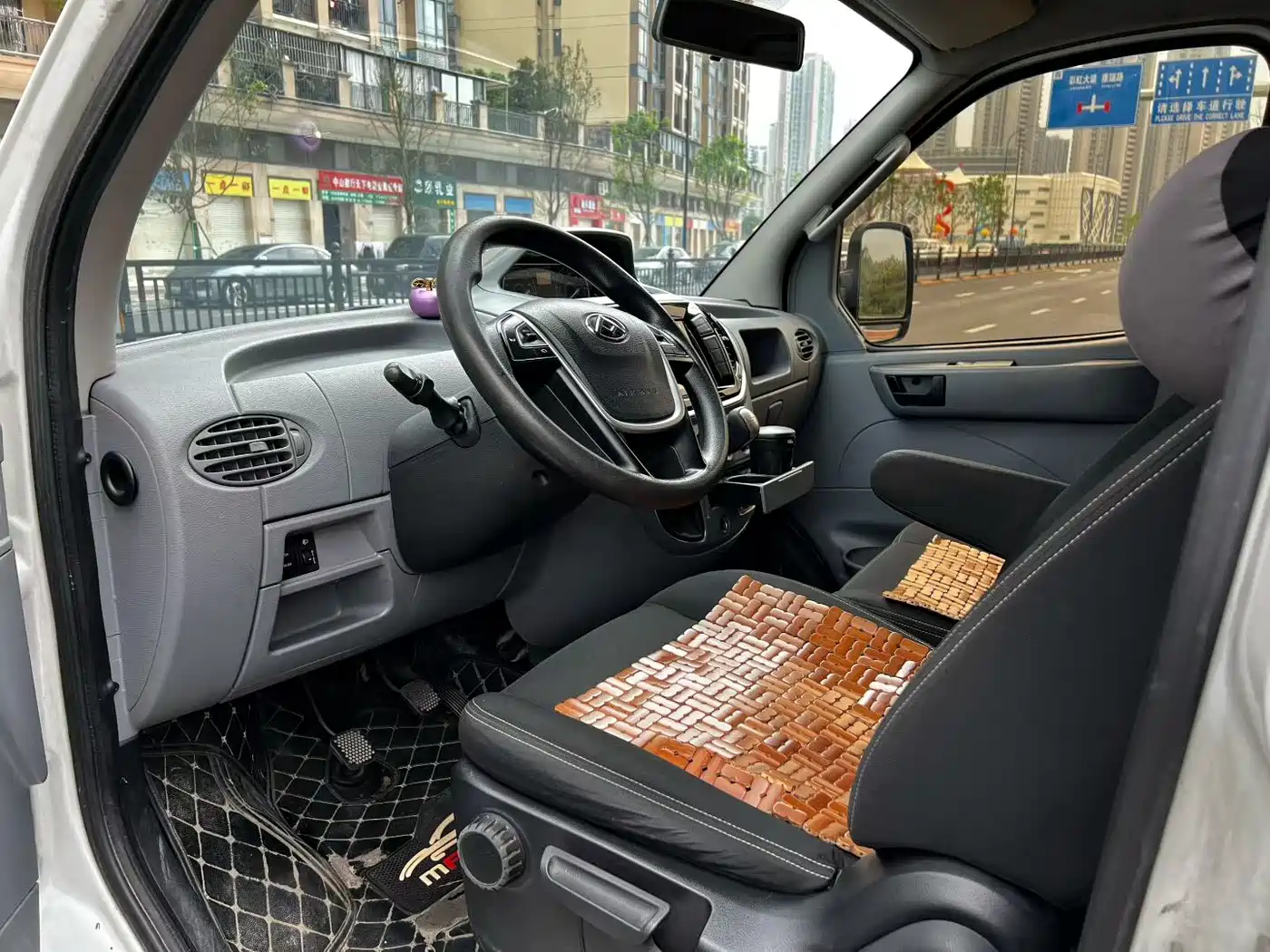 SAIC Maxus Xintu V80 2021 2.0T PLUS Manual Aoyun Short Wheelbase Medium Roof 5/6 Seater фото 5