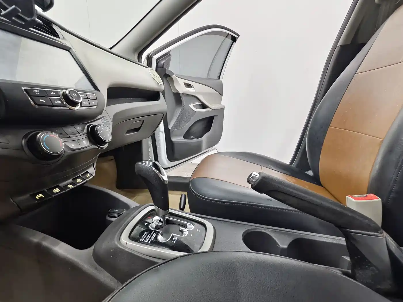 Chevrolet Sail 2015 Sail 3 1.5L AMT Happiness Sunroof Edition фото 12
