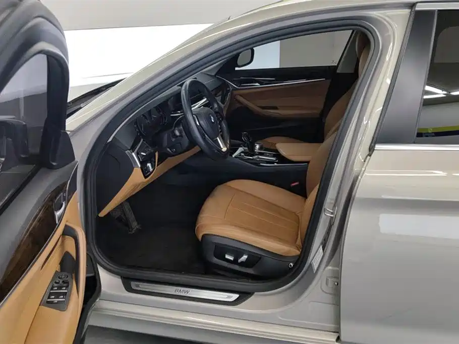 BMW 5 Series 2018 528Li Launch Special Edition фото 9