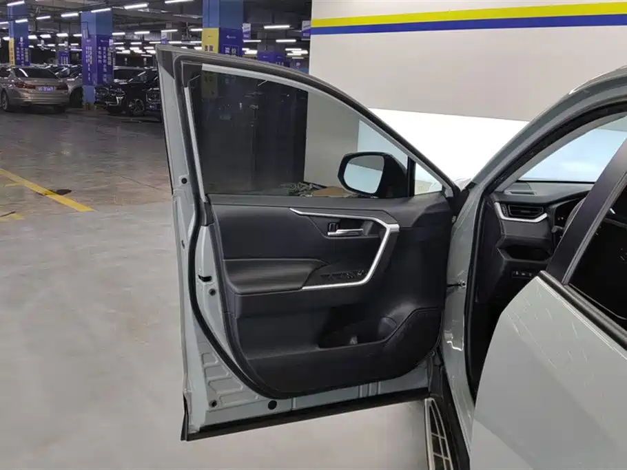 Toyota RAV4 Rongfang 2020 2.0L CVT AWD Trend Edition фото 7