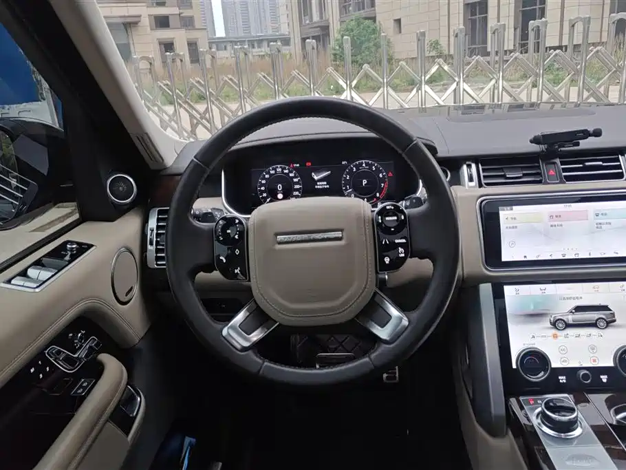 Land Rover Range Rover 2021 3.0 L6 Heritage Extended Classic Edition фото 15