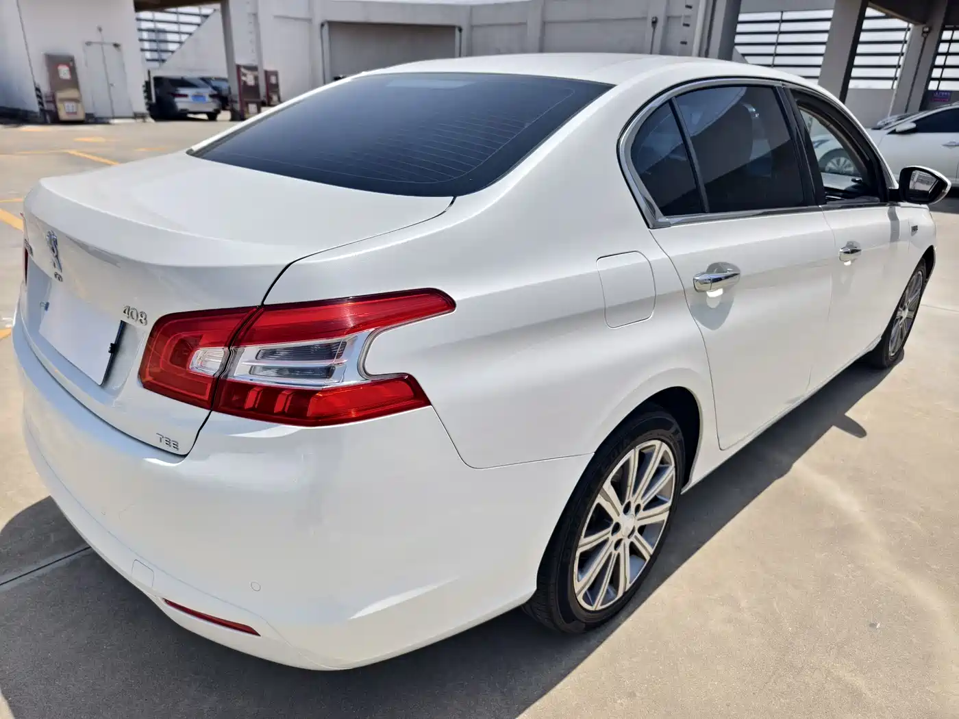 Peugeot 408 2015 Model 1.2T Automatic Luxury Edition фото 5