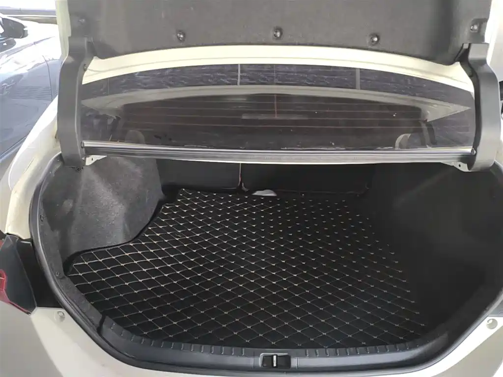 Toyota Levin 2017 Facelift 185T CVT Elite (China V) фото 19