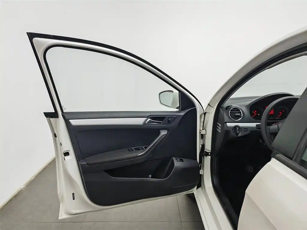 Volkswagen Jetta 2015 Value Edition 1.6L Manual Comfort фото 8