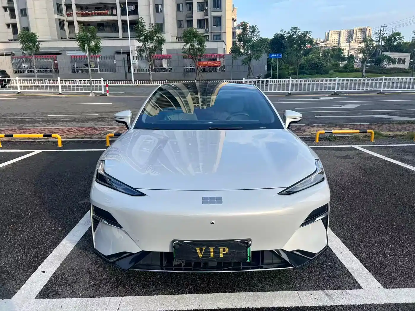 Geely Galaxy Galaxy E8 2024 2024 Model 550km RWD Soaring Dragon Edition