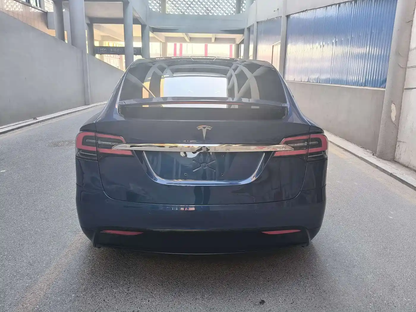 TESLA MODEL X