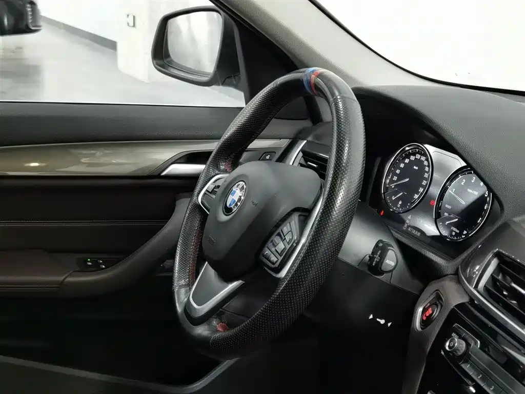 BMW X1 2019 sDrive18Li Premium Model фото 22