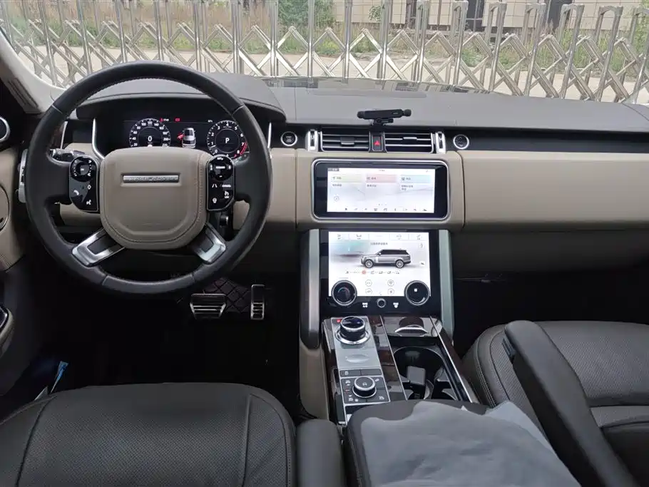 Land Rover Range Rover 2021 3.0 L6 Heritage Extended Classic Edition фото 12