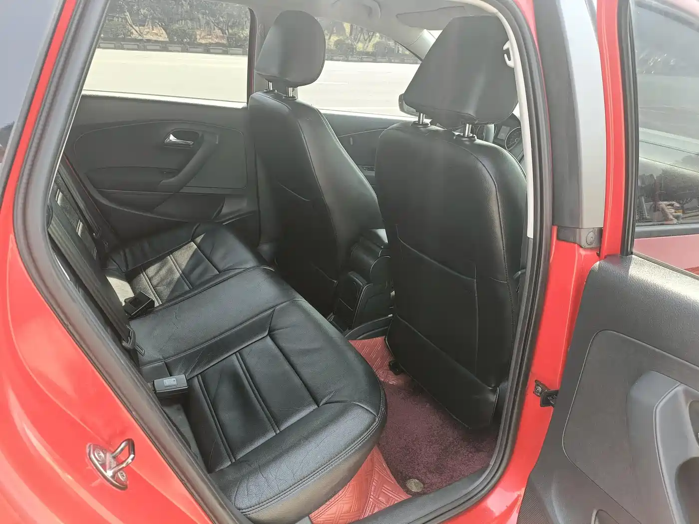 Volkswagen Polo 2014 1.6L Automatic Comfort Edition фото 13