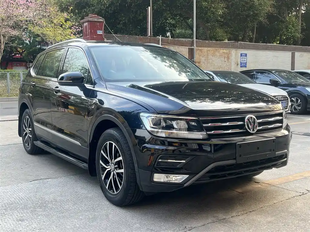 Volkswagen Tiguan L 2018 Facelift 330TSI Automatic 2WD Comfort Edition фото 25