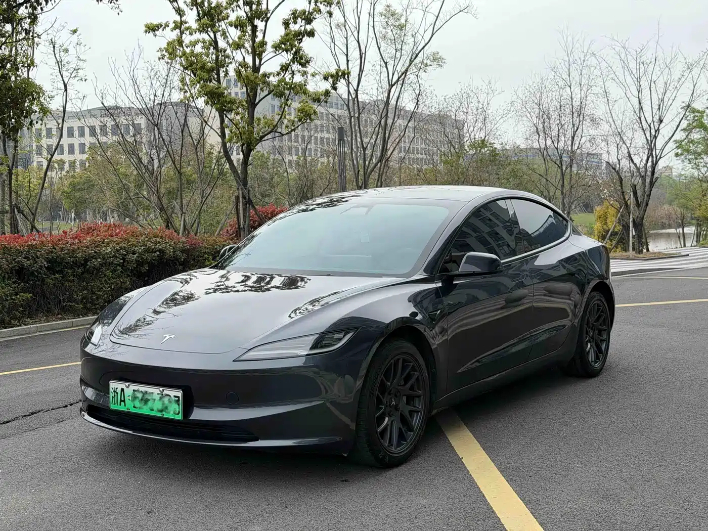 TESLA MODEL 3