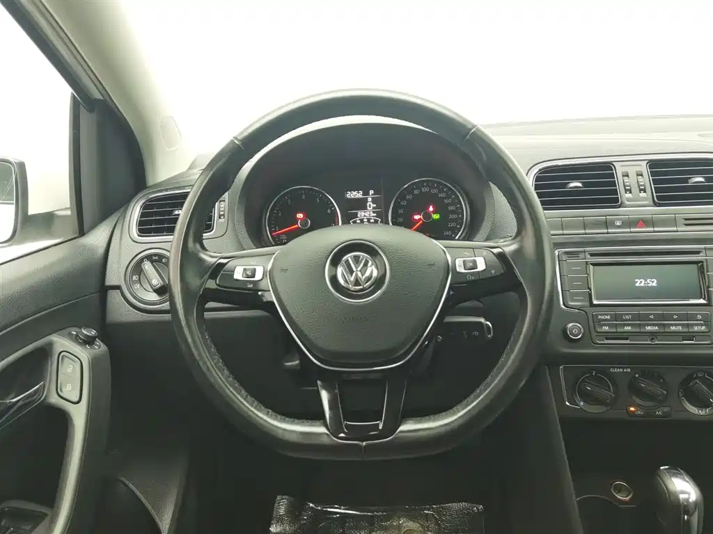 Volkswagen Polo 2016 1.6L Automatic Comfort фото 11