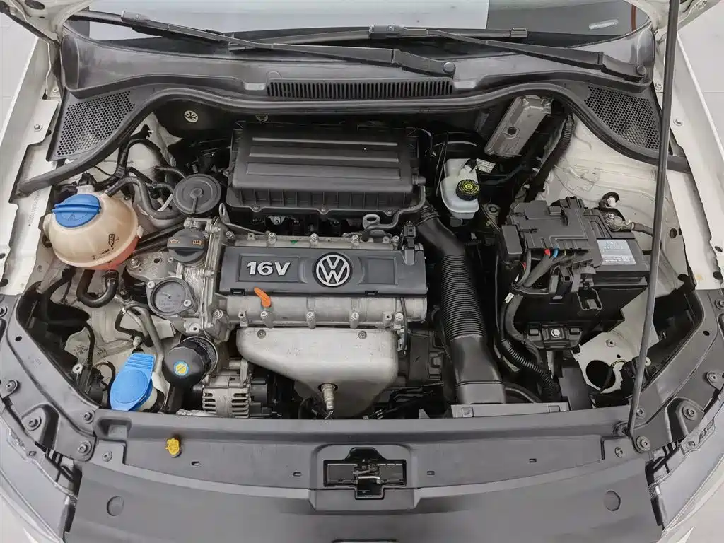 Volkswagen Polo 2013 1.4L Manual Trend Edition фото 6