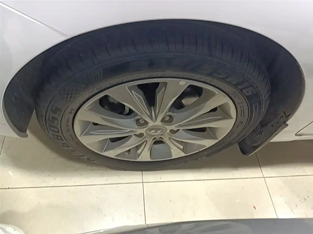 Hyundai Langdong 2016 1.6L Automatic Smart Edition фото 23