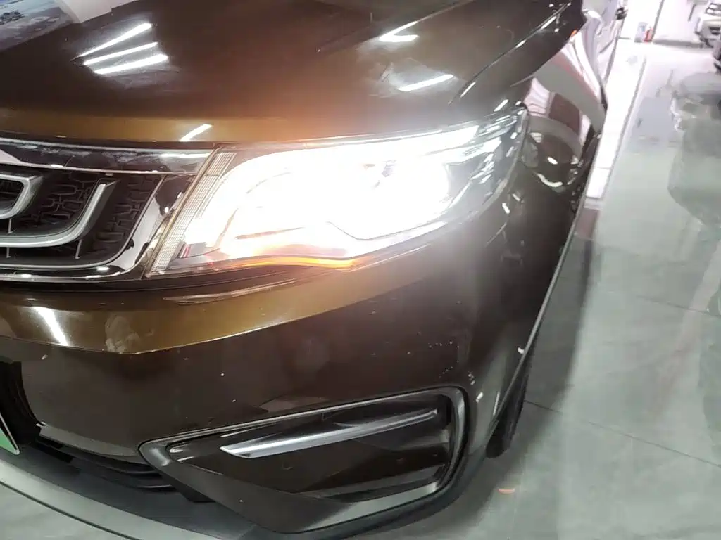 Фото 24 - Geely Atlas