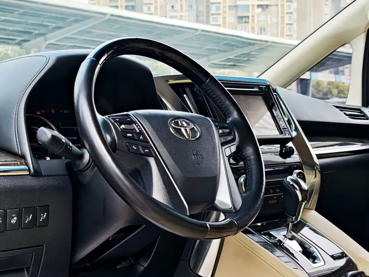 Toyota Alphard 2019 Hybrid 2.5L Premium Edition фото 6