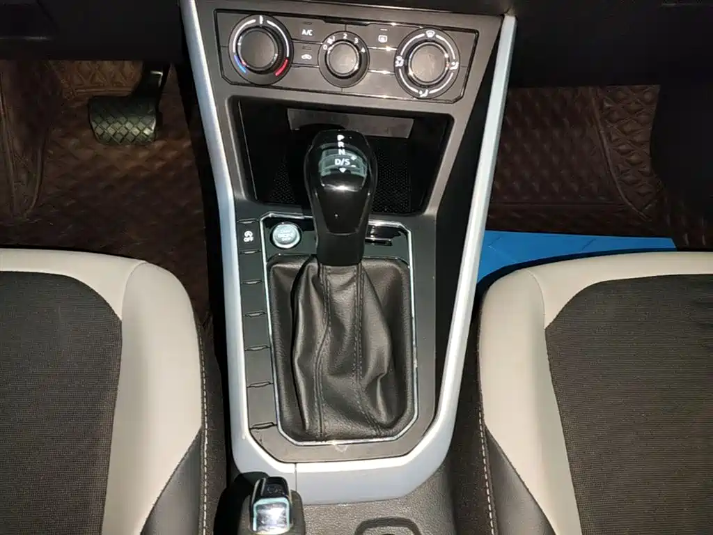 Volkswagen Polo 2021 Plus 1.5L Automatic Colorful Tech Edition фото 14