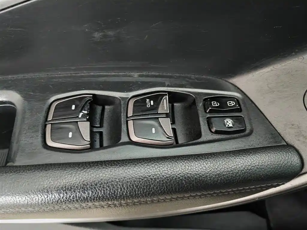 Hyundai Grand Santa Fe 2013 3.0L 7-Seater 4WD Comfort Edition фото 9