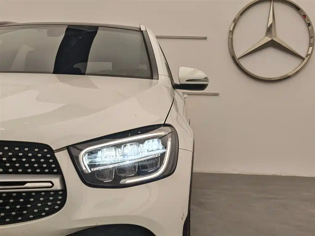 MERCEDES-BENZ GLC
