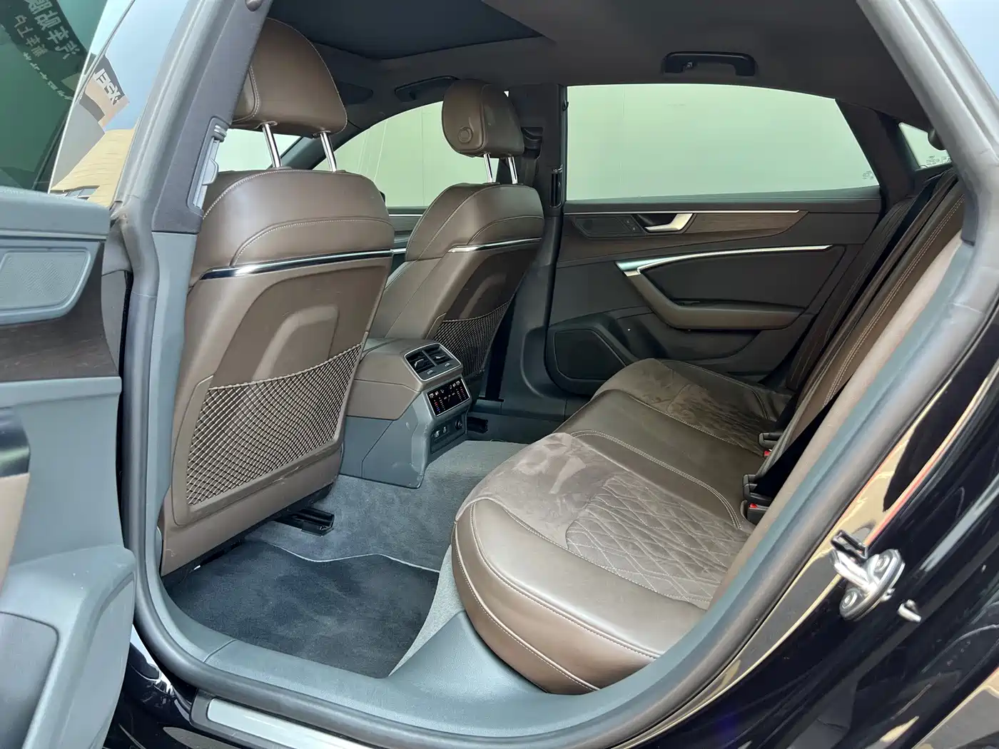 Фото 8 - Audi A7L