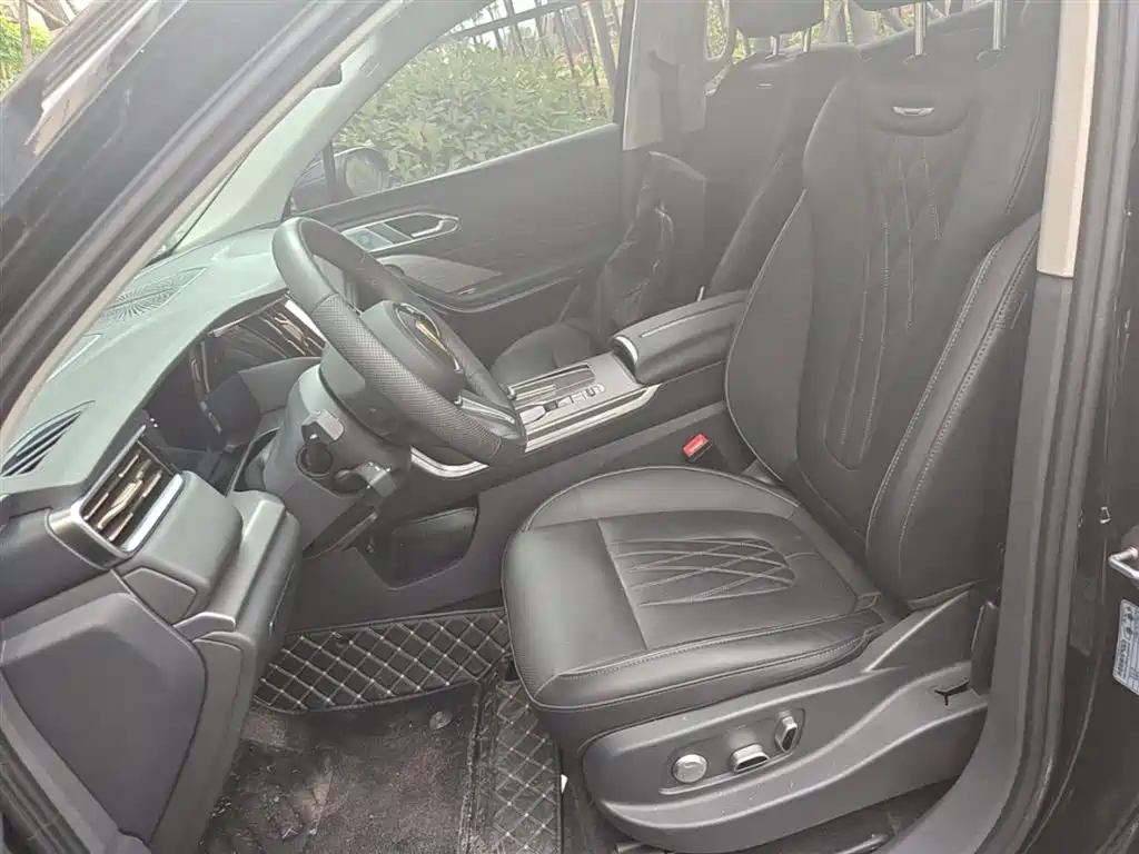 Hongqi HS7 PHEV 2024 2.0T PHEV 4WD Flagship Edition 6-seater фото 15