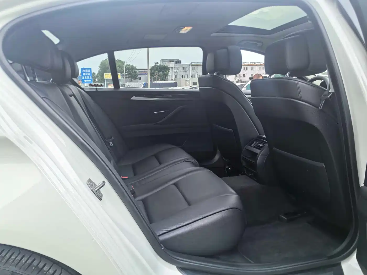 BMW 5 Series 2013 530Li Leadership фото 15