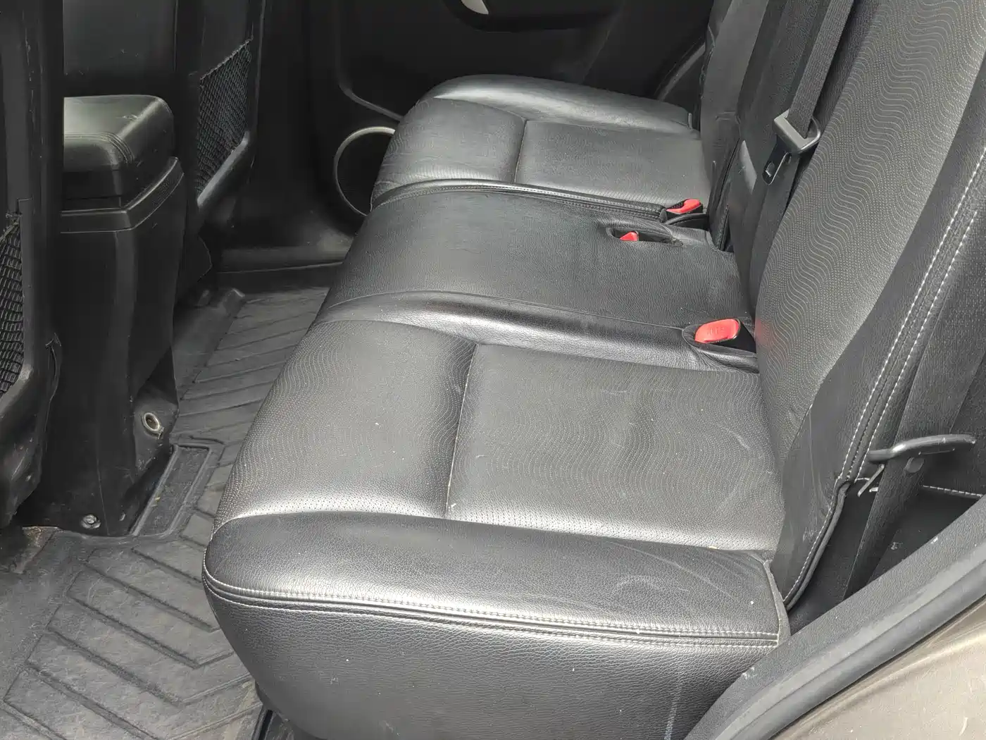 Chevrolet Captiva 2017 2.4L 2WD Luxury Edition 7-Seater фото 31