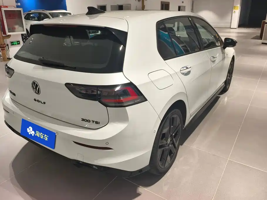 Фото 3 - Volkswagen Golf