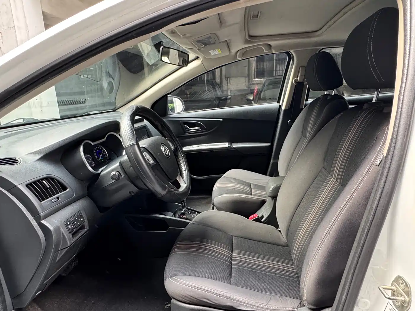 Dongfeng Aeolus Dongfeng Fengshen AX3 2016 2016 1.5L Automatic Premium Cool Edition