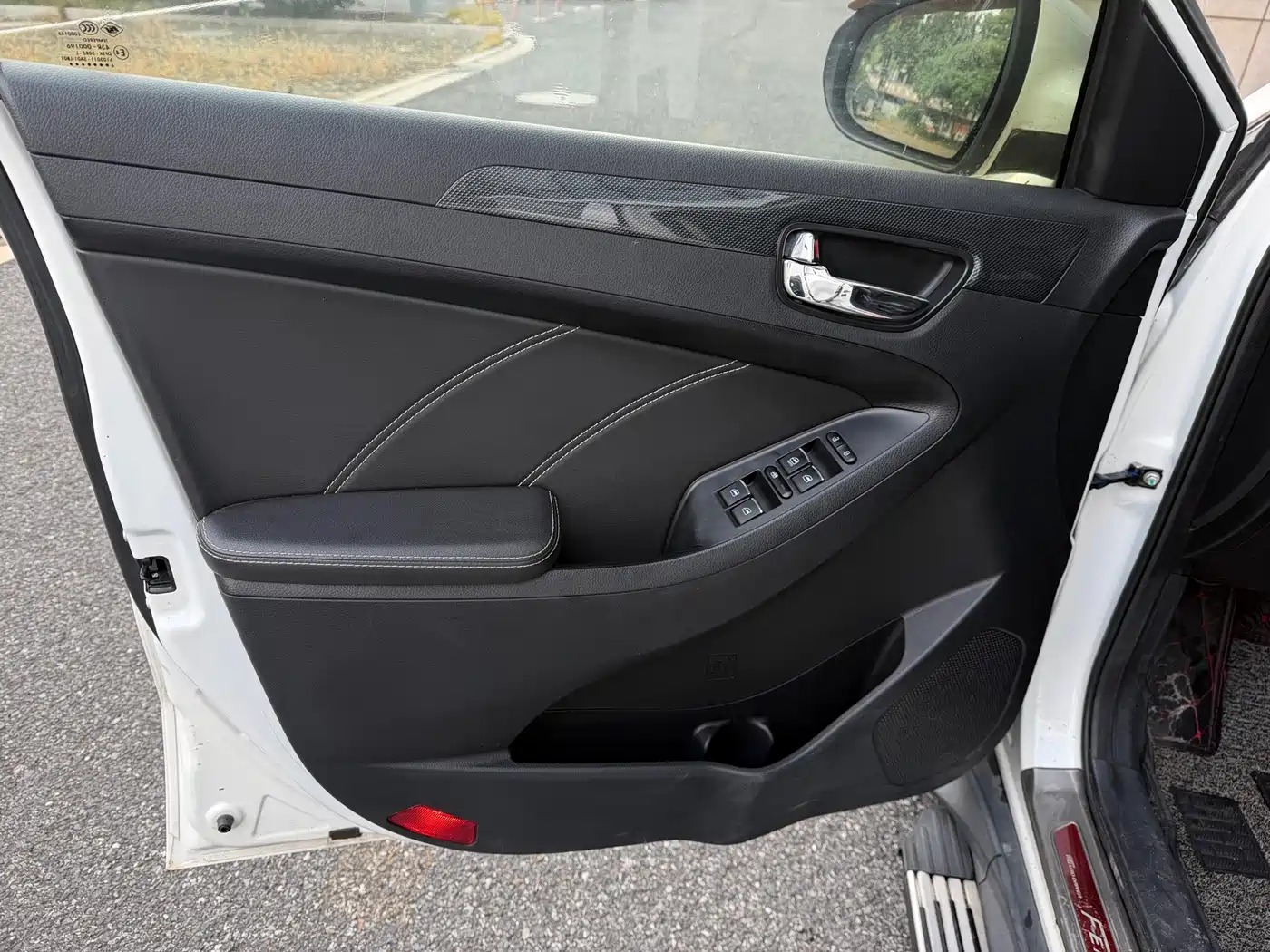 Dongfeng Fengguang Fengguang 580 2017 2016 Facelift 1.5T CVT Comfort