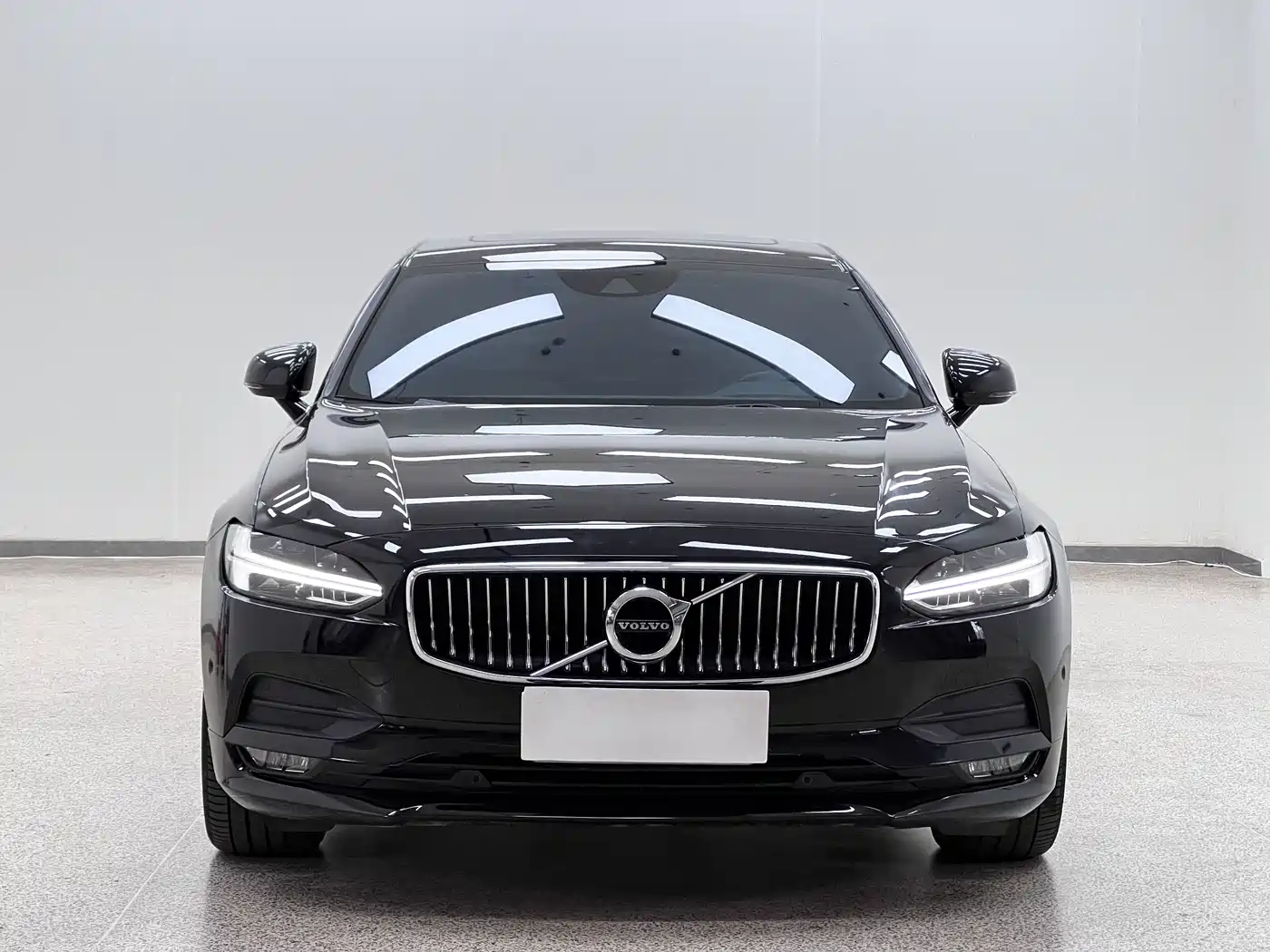 Фото 2 - Volvo S90