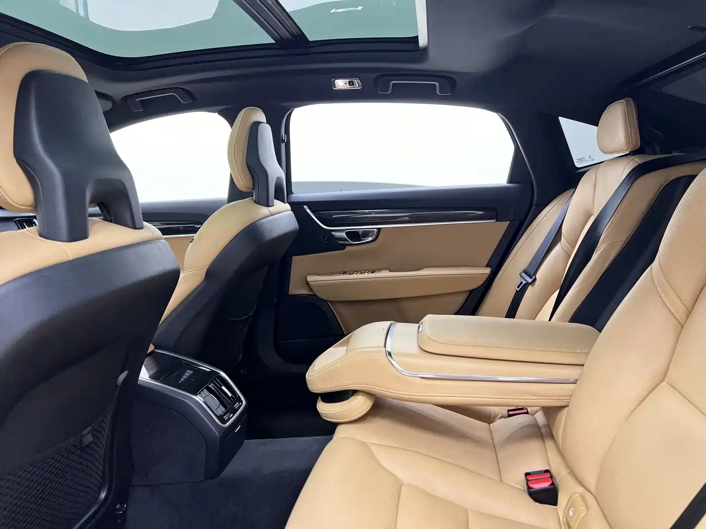 Фото 9 - Volvo S90
