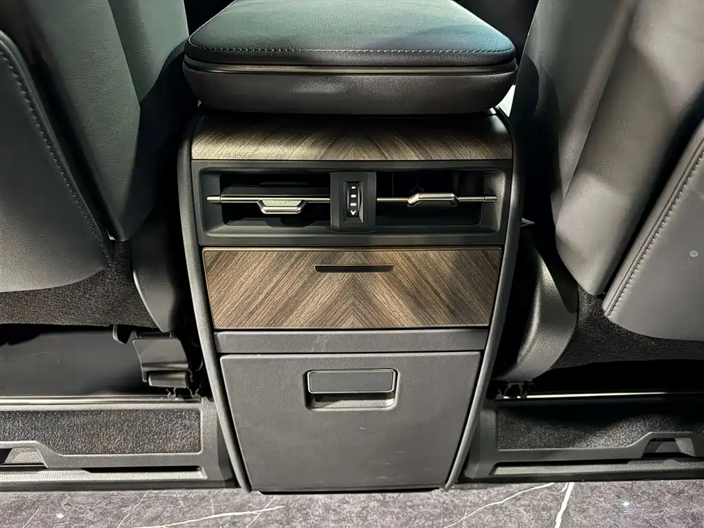 Lexus LM 2023 350h 7-Seater Elegance Edition фото 25