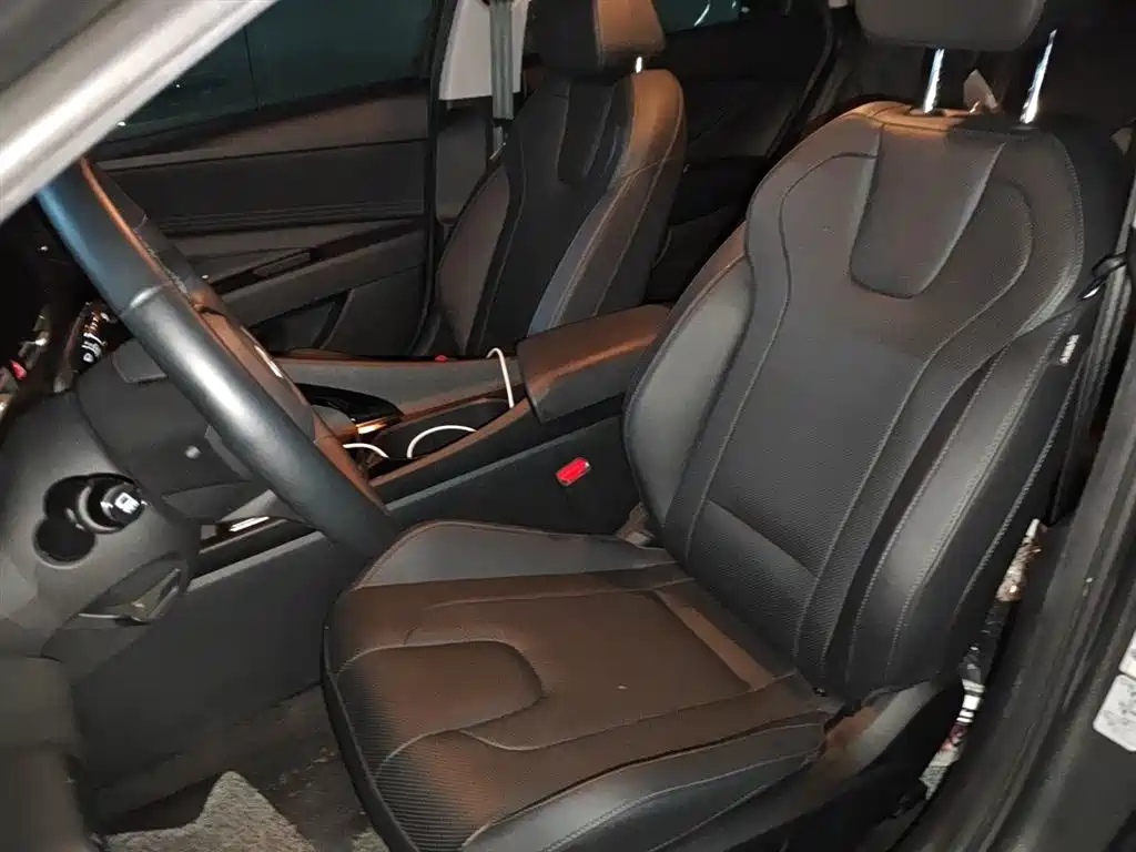 Hyundai Elantra 2023 Model 1.5L CVT LUX Premium Edition фото 12
