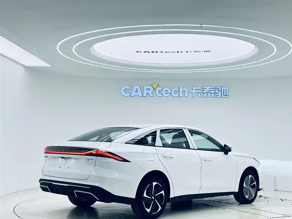 Geely Galaxy Galaxy L6 2025 EM-i 140km Explorer+ Edition фото 5